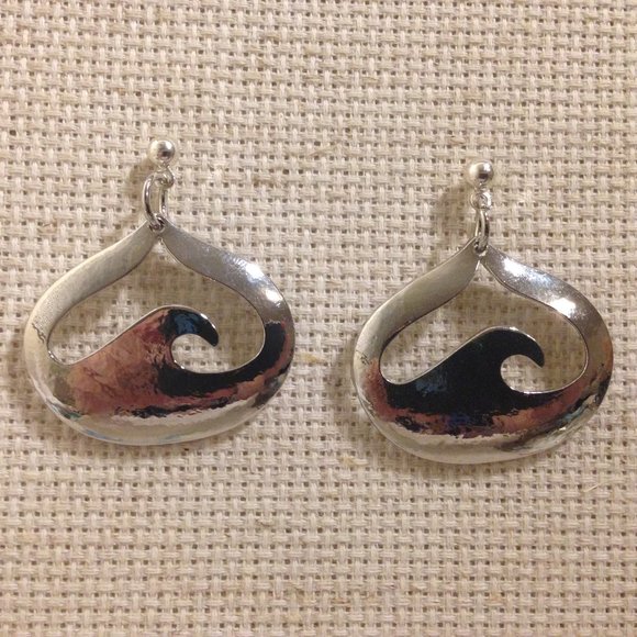 Silver Wave Handmade Earrings - Picture 3 of 8